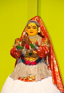 See the Festive Colours of Munnar